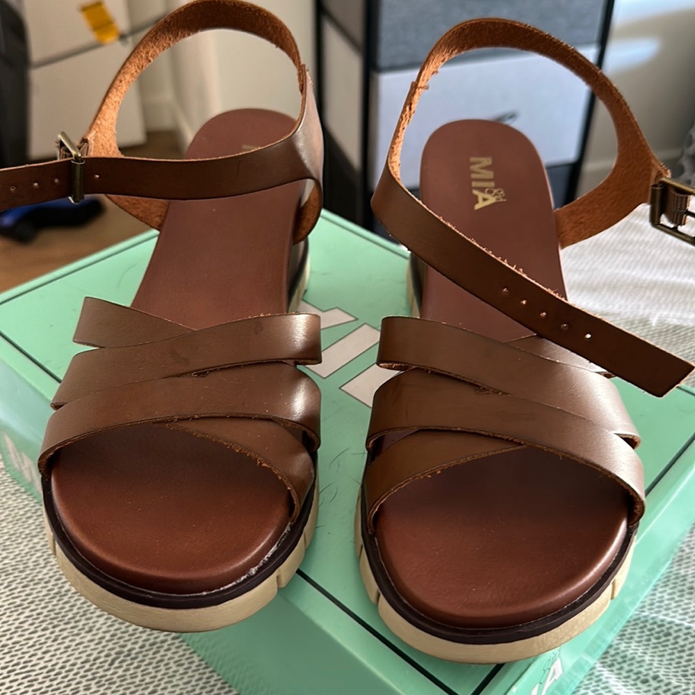 Ladies size 10 brown leather dress sandal.